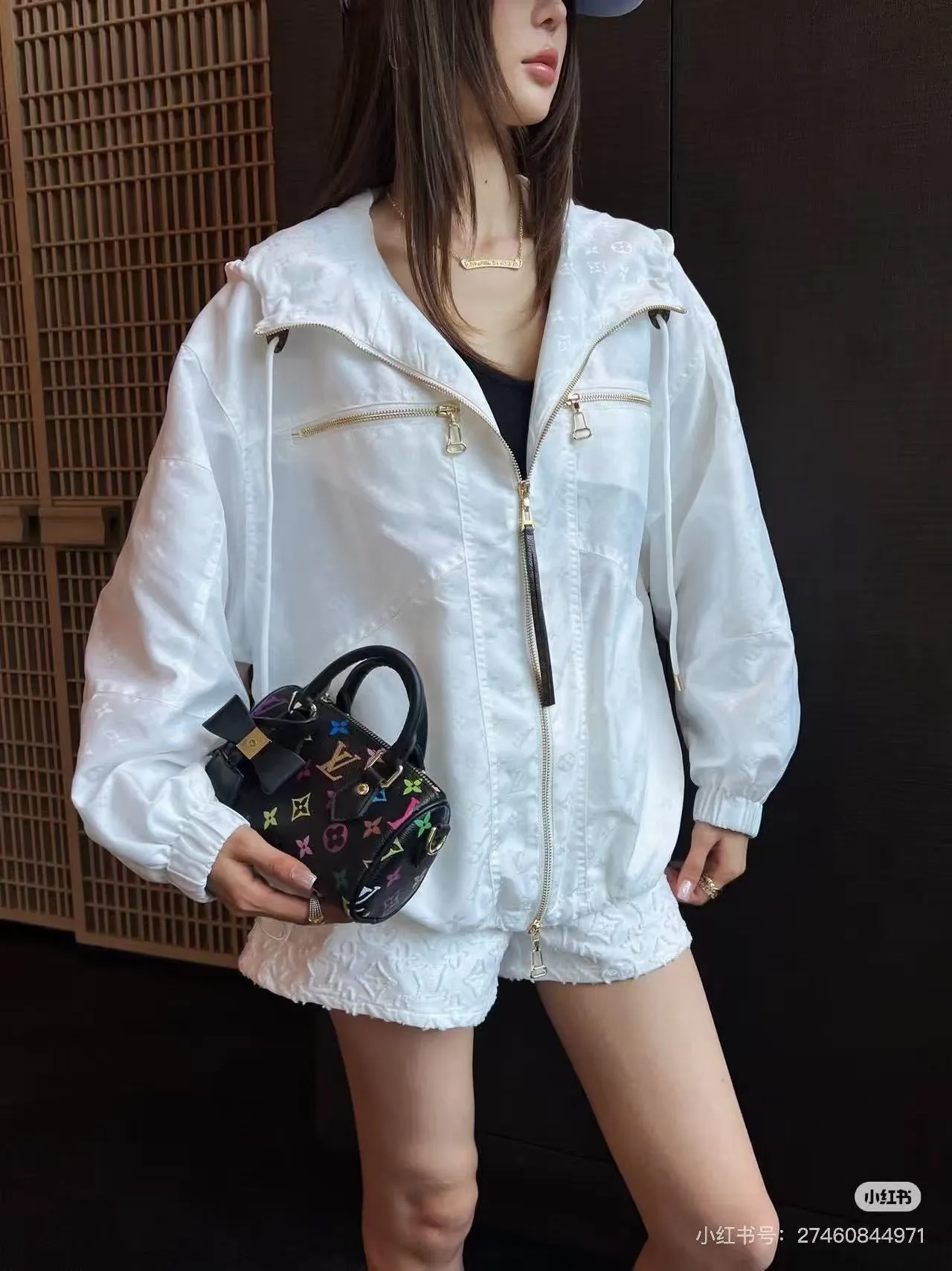 Louis Vuitton/ White